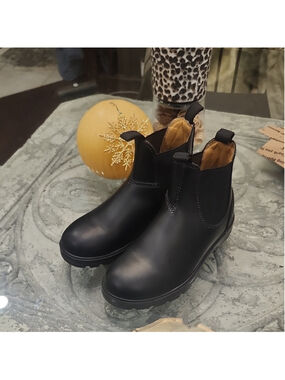 AQUATHERM - Bryanna Women's All Leather Winter Chelsea Boots Like New Size 7